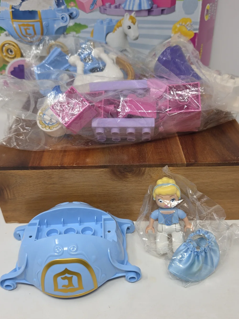 Lego Duplo Cinderella Carriage Playset - Pink, Blue & Gold